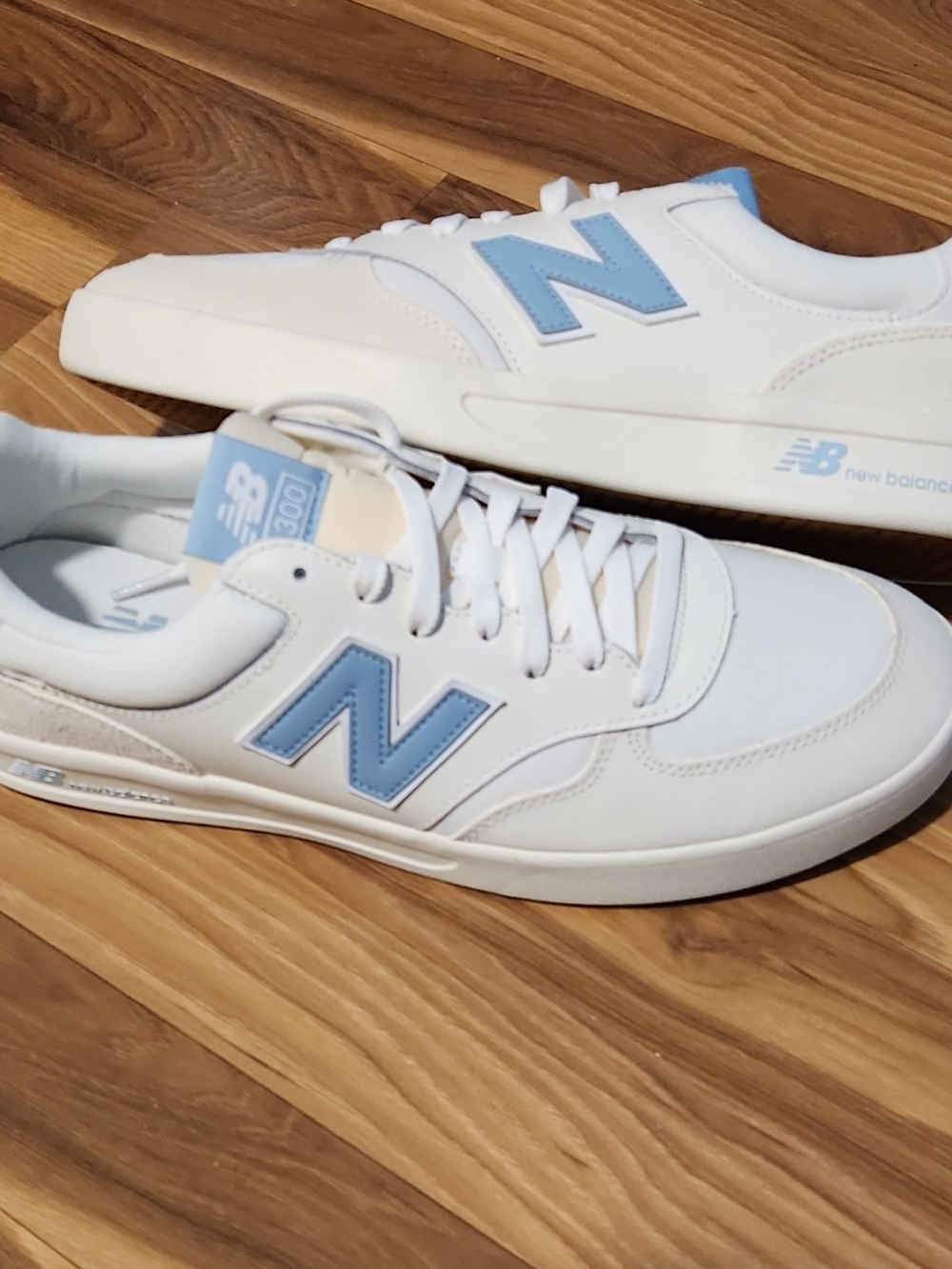 11.5 men | 13 womens New Balance White & Light Blue Casual Sneakers New No Box